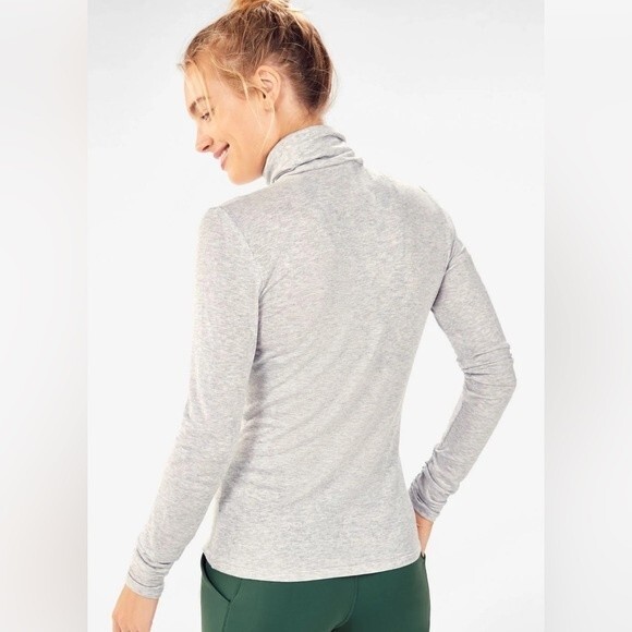 Fabletics Scarlett L/S Turtleneck Top in Light Grey Heather L NWT - Picture 4 of 6